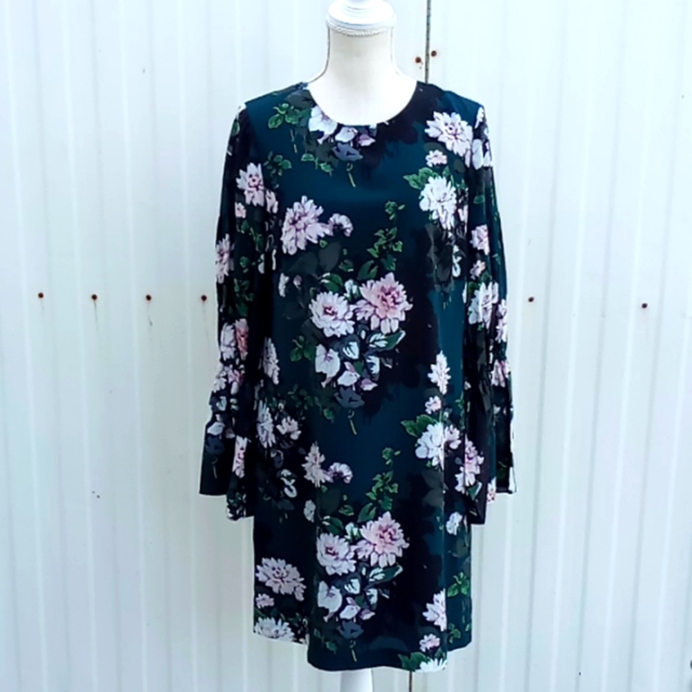 Club Monaco Sinai Dress 100% Silk Size 8 Forest Green Dahlia Pattern Bell Sleeve